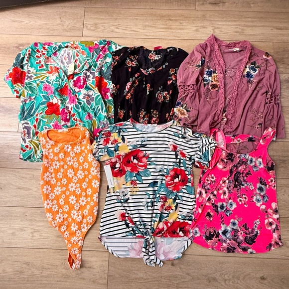 WOMENS SIZE SMALL FLORAL BOUTIQUE TOPS - Picture 1 of 7